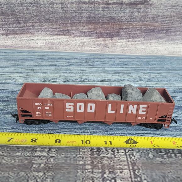 H.O scale 4 bottom hopper with foam rocks brown and white - Picture 6 of 8